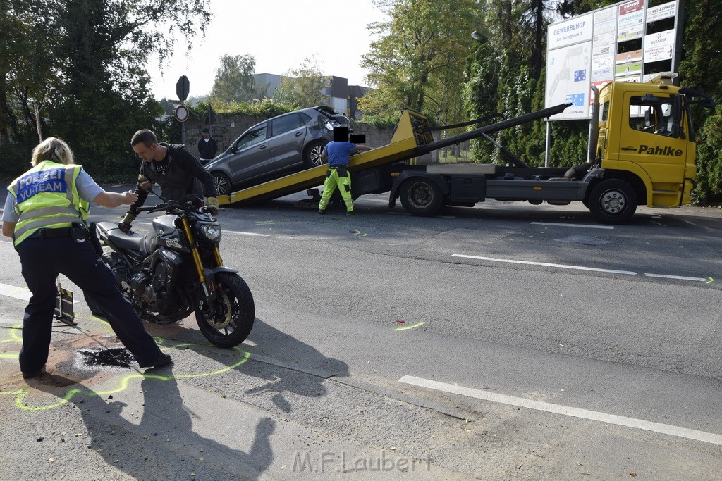 Schwerer Krad PKW Unfall Koeln Muelheim Am Springborn Cottbuserstr P139.JPG - Miklos Laubert